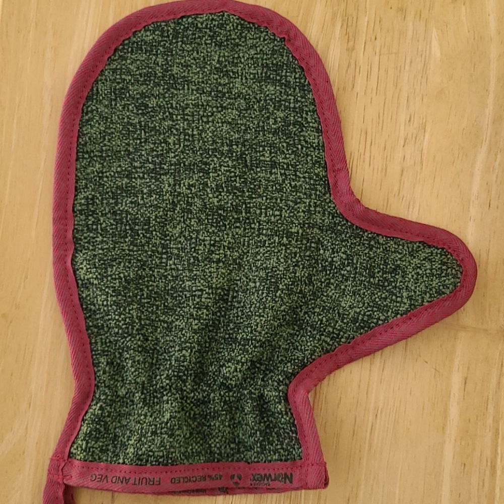 - Norwex Fruit and Veg mitt - Picture 2 of 3